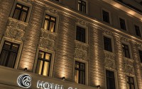   Hotel Carat 4*  12