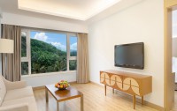   Holiday Inn Resort Yalong Bay 5*  10