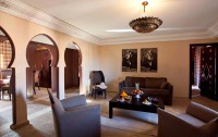   Dellarosa Hotel Suites & Spa 4*  15