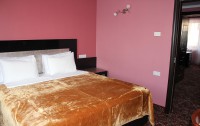   Erebuni Hotel 4*  9