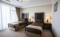   Chinar Hotel & Spa Naftalan 5*  10