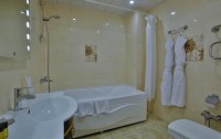   Ganjali Plaza Hotel 4*  9