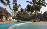   Uroa Bay Beach Resort 4*  7