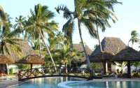   Uroa Bay Beach Resort 4*  6