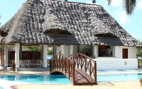   Uroa Bay Beach Resort 4*  15