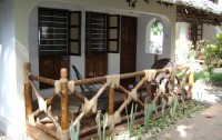   Langi Langi Beach Bungalows 3*  12