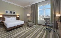   Hilton Garden Inn Dubai Al Muraqabat 4*  13