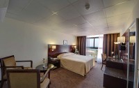   Ajman Beach Hotel 3*  9