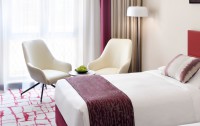   Movenpick Hotel & Apartments Bur Dubai 5*  12