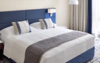   Movenpick Hotel & Apartments Bur Dubai 5*  10