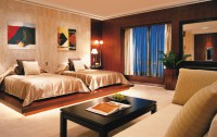   Shangri- La Hotel 5*  50