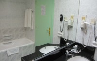   Comfort Inn Hotel 3*  24