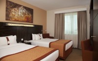   Holiday Inn Express Dubai Jumeirah 2*  11