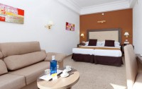   Gran Hotel Delfin 4*  28