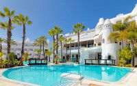   H10 Estepona Palace 4*  35