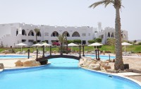   Three Corners Equinox Beach Resort 4*  8