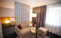   Holiday Inn City Center 4*  9