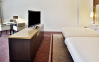   Hilton Vienna Danube Waterfront 4*  24