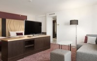   Hilton Vienna Danube Waterfront 4*  6