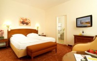   Schick Hotel Stefanie 4*  10