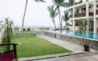   Sapphire Seas Beachfront 3*  1