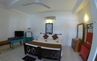   Royal Beach Hotel & Restaurant 2*  10