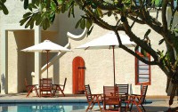   Hibiscus Beach Hotel & Villas 4*  7