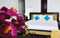   St. Lachlan Hotel & Suites 4*  9