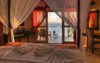   Komandoo Maldives Island Resort 4*  12