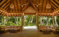   Reethi Faru Resort 5*  9